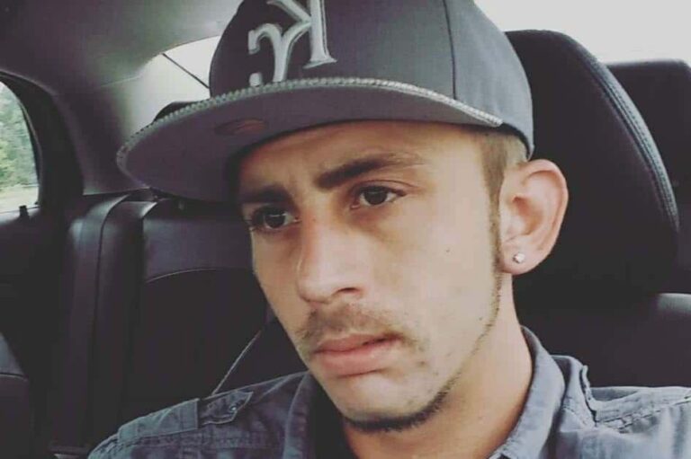 43667424_1574738096930631_r